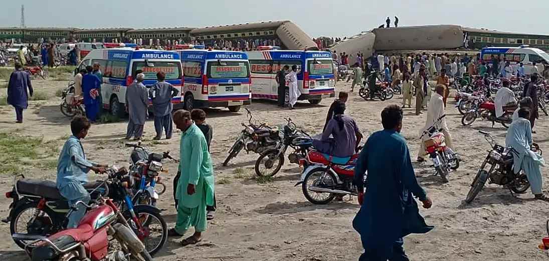 Al menos 19 muertos deja tren descarrilado en Pakistán - Noticias de hoy en República Dominicana | De Último Minuto