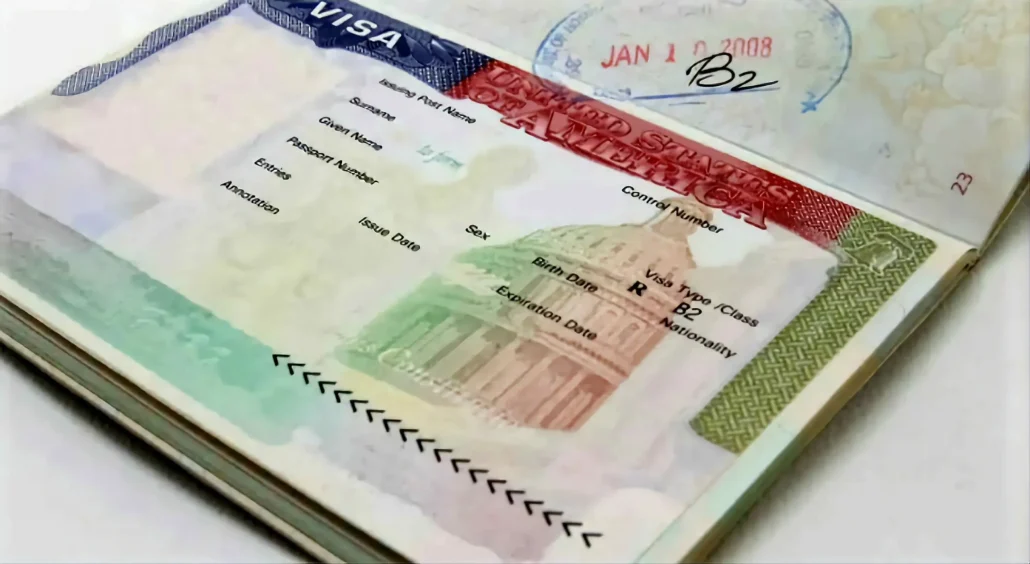 EE.UU. reanuda las visas de turismo B-2 para cubanos, pero solicitadas en un tercer país