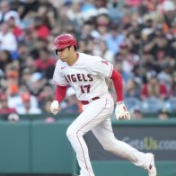¡Sigue haciendo historia! Ohtani impone récord con su combinación de poder y velocidad - Noticias de hoy en República Dominicana | De Último Minuto