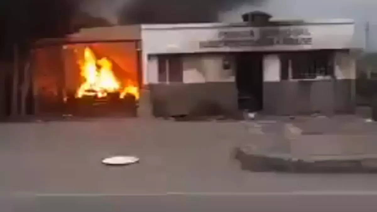 Intentan incendiar una estación de Policía en Bogotá - Noticias de hoy en República Dominicana | De Último Minuto