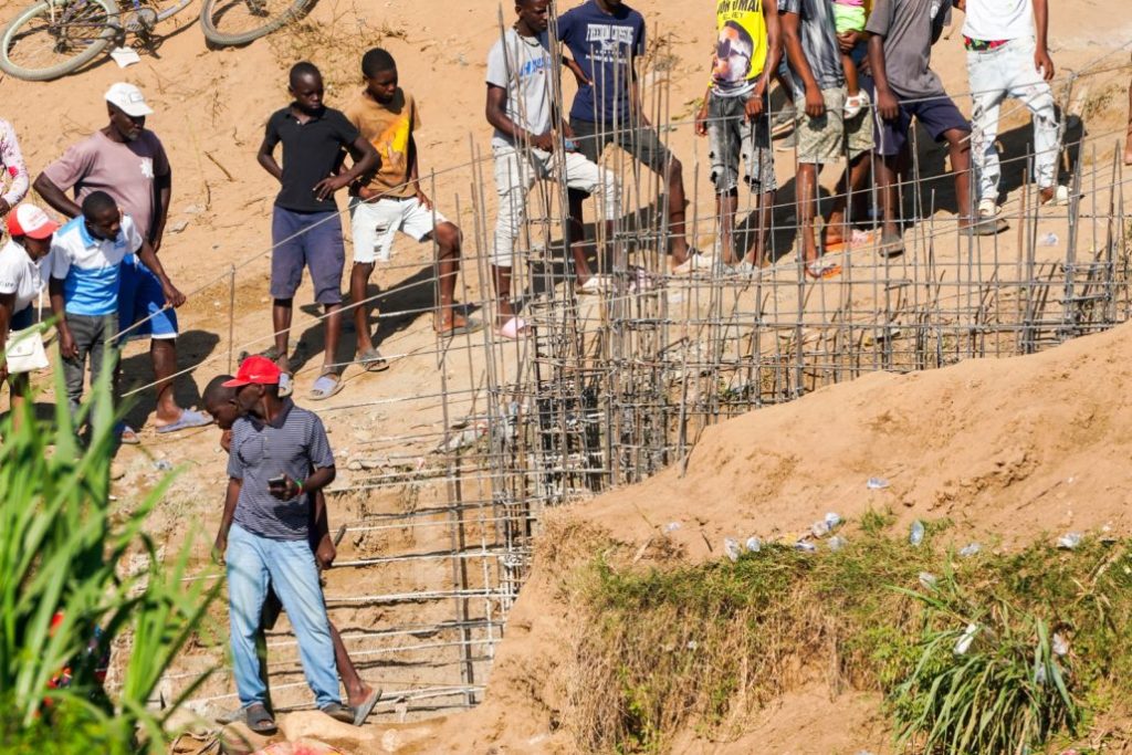 Haitianos continúan construcción de canal en río Masacre desafiando a RD | De Último Minuto