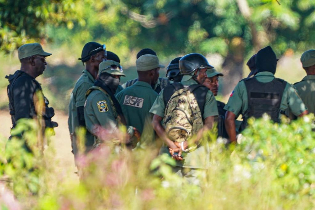 Haitianos continúan construcción de canal en río Masacre desafiando a RD | De Último Minuto