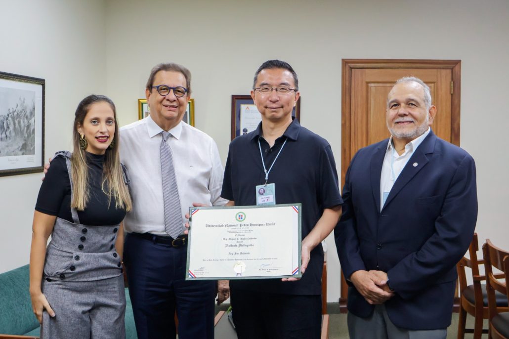 UNPHU fortalece vinculación internacional con la visita del arquitecto japonés Sou Fujimoto