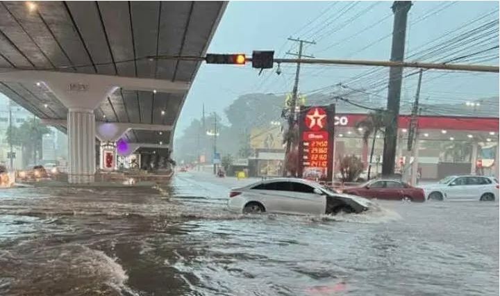 Fuertes lluvias en Santiago