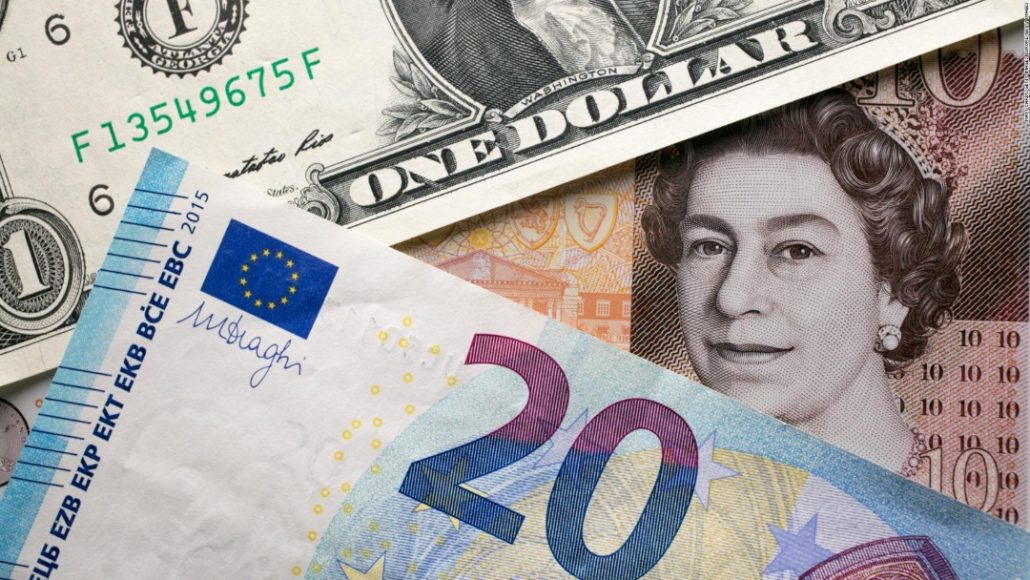 El euro se cambia por debajo de 1.06 dólares por cautela antes de la reunión del BCE