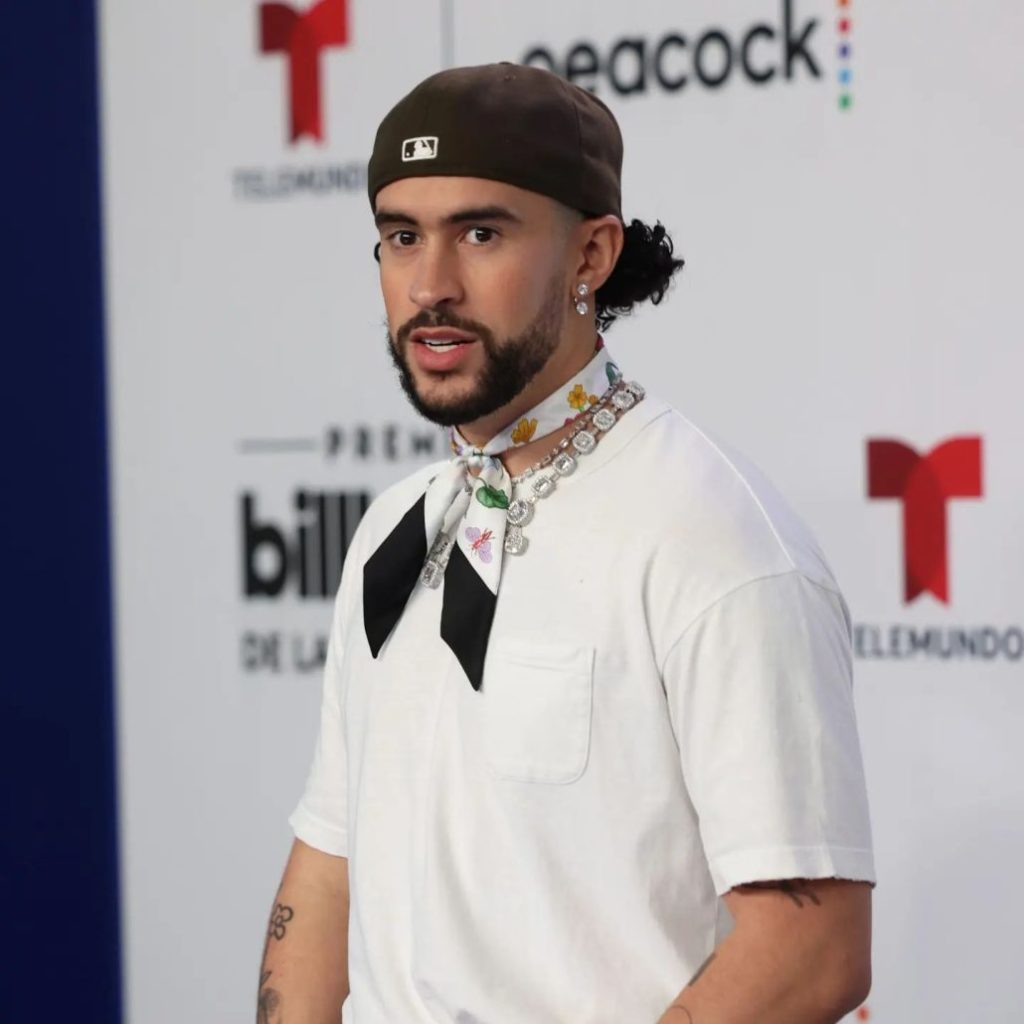 Duelo de moda entre hombres y mujeres en la alfombra azul de los Premios Billboard Latinos | De Último Minuto