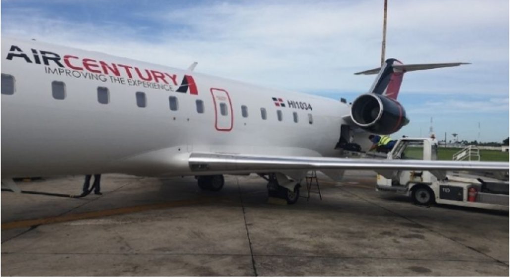 Las autoridades nicaragüenses no han anunciado si han abierto una nueva ruta aérea entre Puerto Príncipe y Managua. El primer avión en arribar el viernes a Nicaragua procedente de Haití fue el vuelo S6-236 de la línea aérea Sunrise, que aterrizó a las 11:56 horas (17:56 GMT). El segundo fue el vuelo HK-5331 de la aerolínea Sarpa. Las líneas aéreas encargadas de realizar los vuelos comerciales de Haití a Nicaragua son AirCentury, Atlantic, Magni, Sarpa Searca, Sky High, y Sunrise. Lo hacen sin que oficialmente exista esta ruta. Además de los vuelos procedentes de Puerto Príncipe, la programación oficial de la EAAI registra vuelos de la isla caribeña Providenciales, del archipiélago Turcos y Caicos, que tampoco tiene ruta abierta con Managua. Por su lado, el diario nicaragüense La Prensa indicó que 