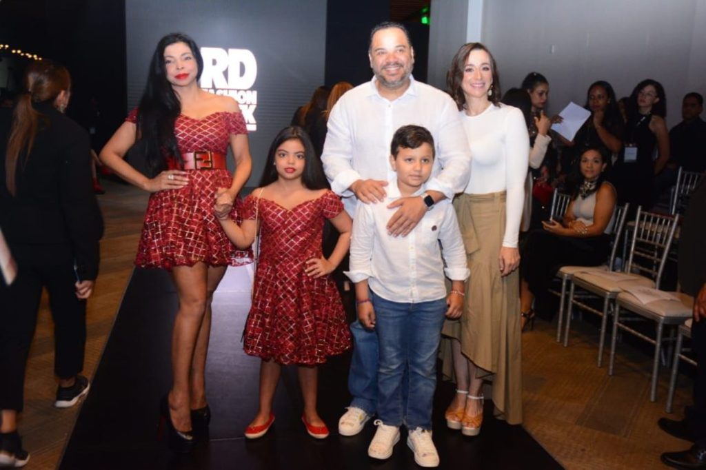 Defensor del Pueblo y Yeni Berenice en RD Fashion Week