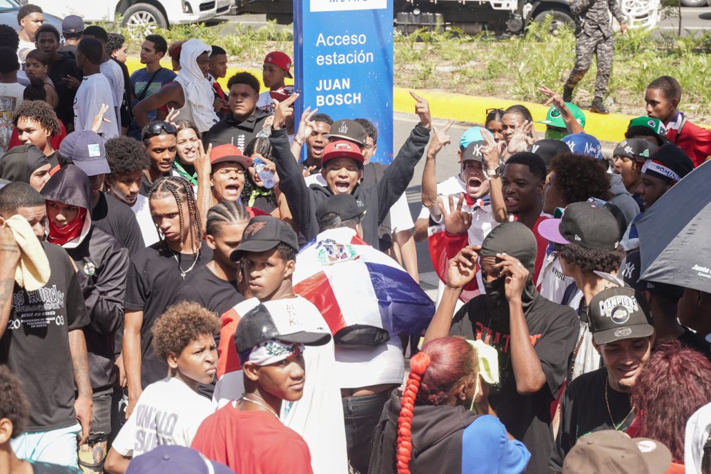 Decenas marchan en favor del cierre de la frontera