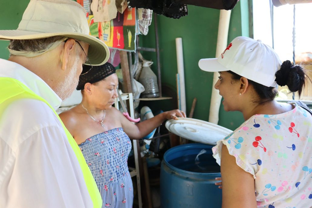 Ministro de Medio Ambiente valora integración de la población para prevenir el dengue