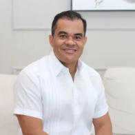 Elías Báez retira afiches y vallas de su precandidatura a alcaldía de SDO - Noticias de hoy en República Dominicana | De Último Minuto