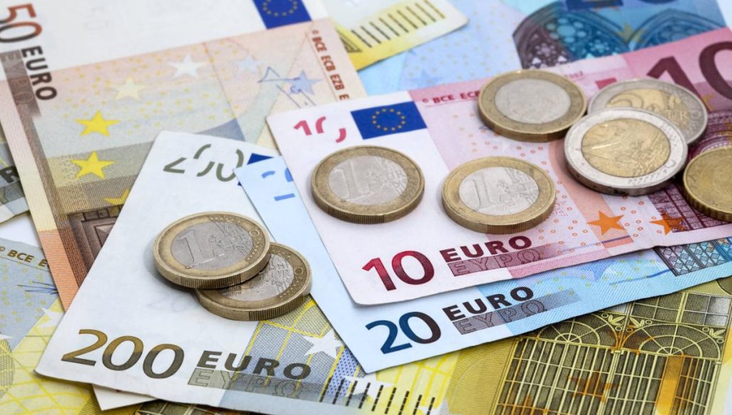 El euro sube y se cambia por encima de 1,0850 dólares