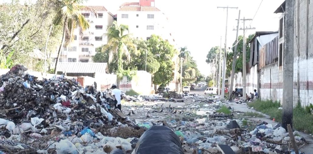 Preocupación por cúmulo de basura ante casos de dengue en Alma Rosa