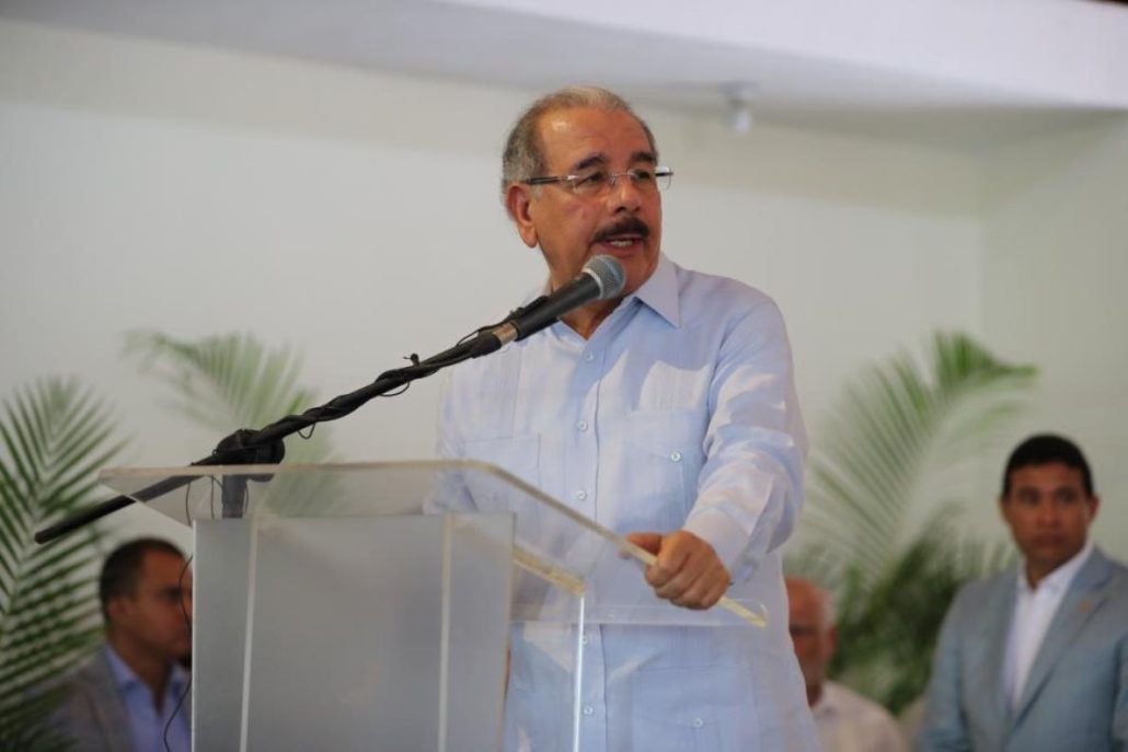 Danilo Medina recibe 80 dirigentes de Alianza País que se integran al PLD