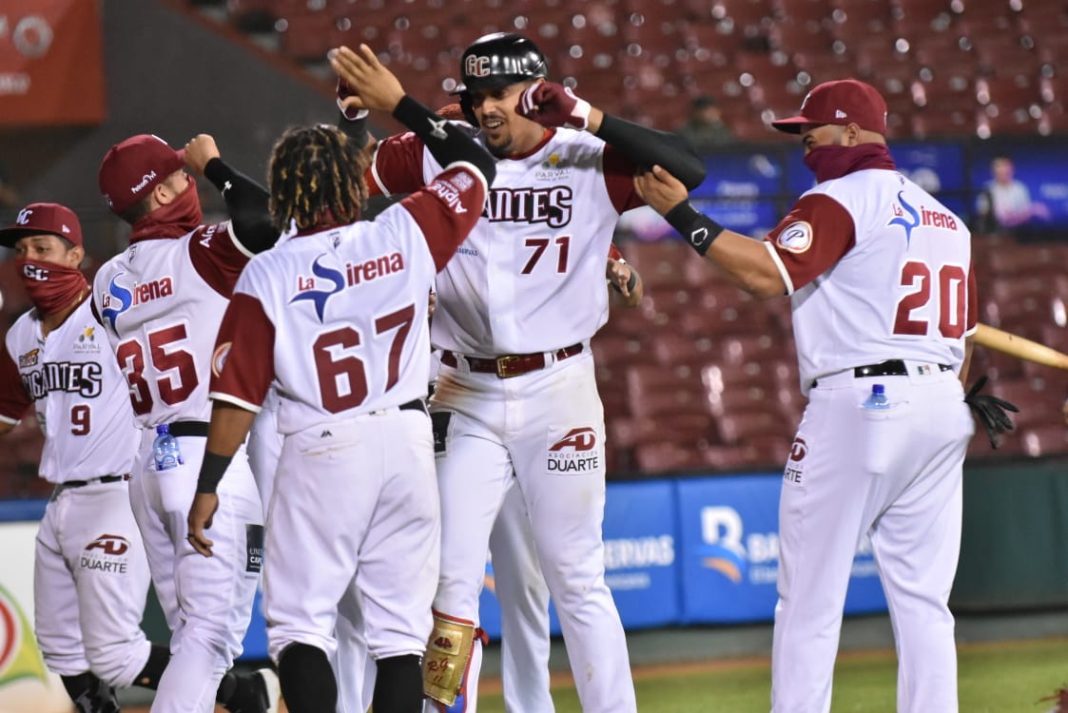 Gigantes del Cibao se llevan la victoria antes las Estrellas 4-3