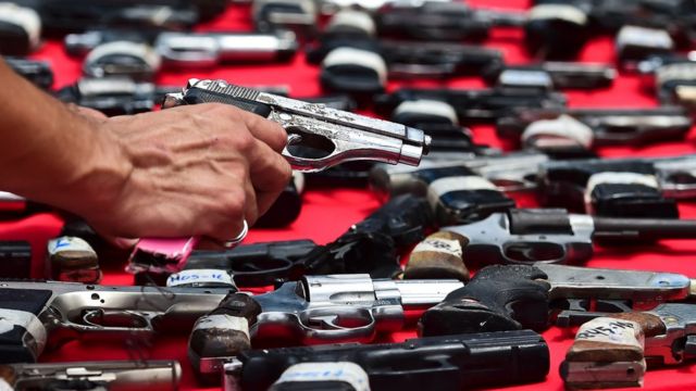 Hallan más de 170 armas durante operativo en una cárcel de Venezuela