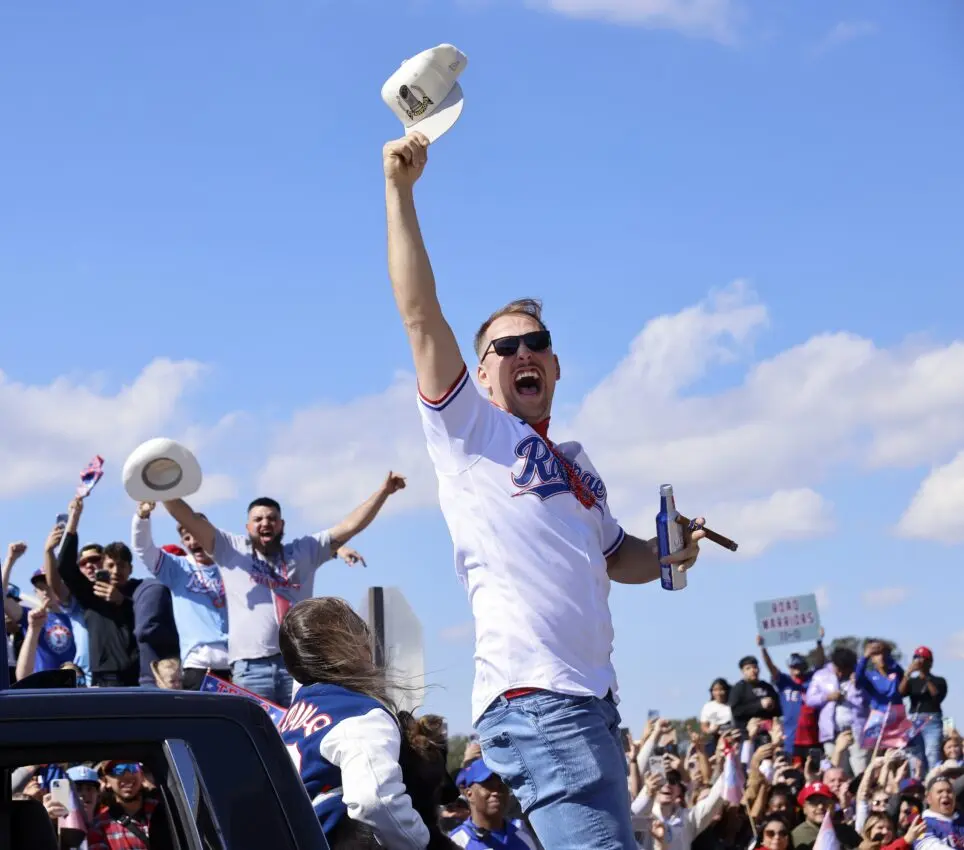 Los Rangers celebran su triunfo con la promesa de ganar otra Serie Mundial