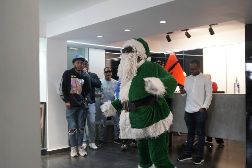 ¡En son de júbilo! Alofoke Media Group recibe la Navidad