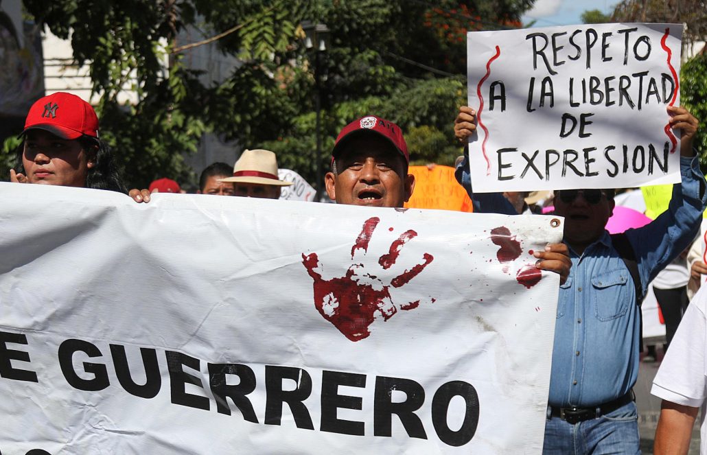 Reporteros en México marchan por justicia tras ataques a colegas