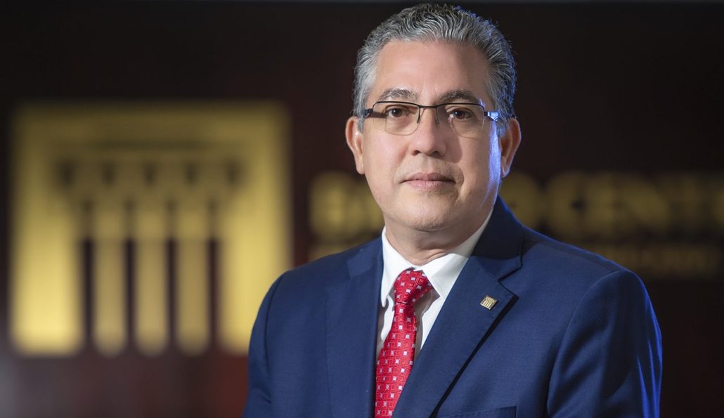 Tras 19 años, Luis Martín Gómez deja dirección de Comunicación del Banco Central
