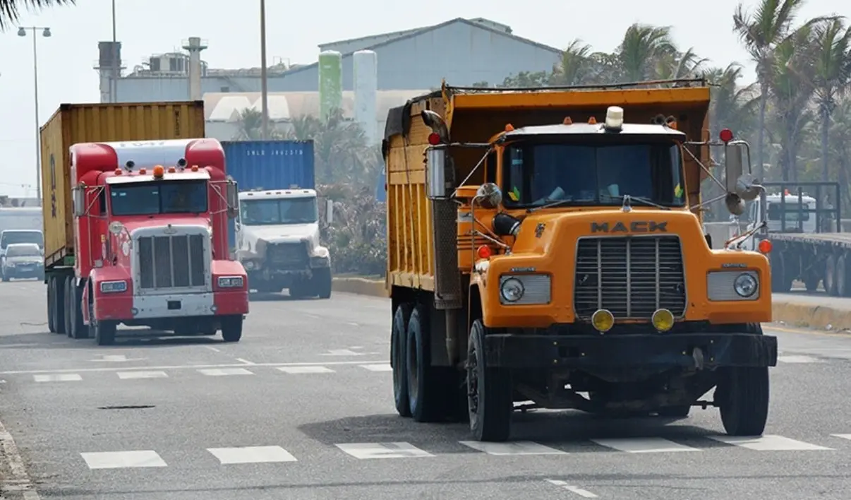 Intrant prohíbe circulación de vehículos pesados a partir de este sábado - Noticias de hoy en República Dominicana | De Último Minuto