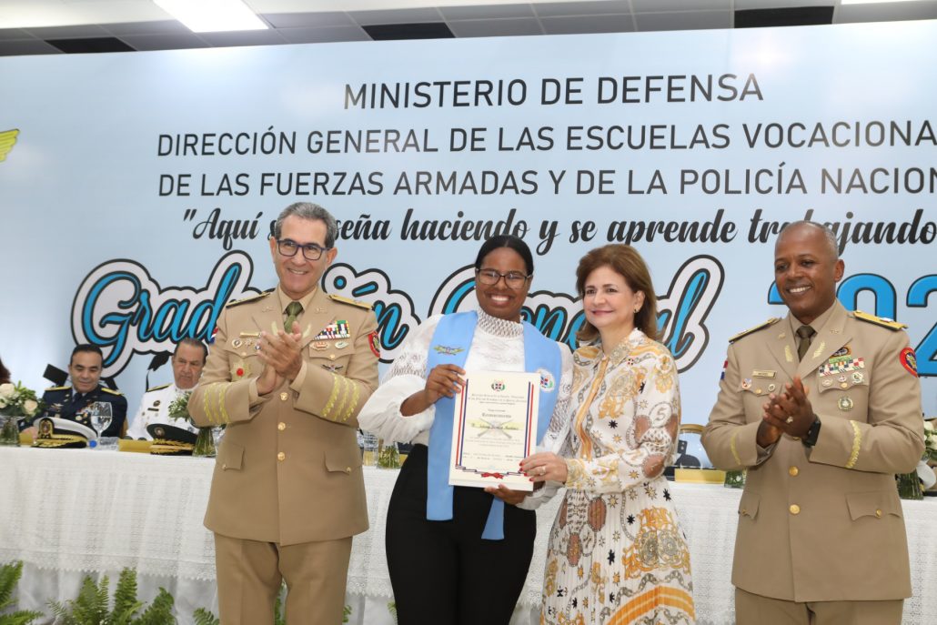 Escuelas Vocacionales gradúan 42 mil 300 técnicos y auxiliares a nivel nacional