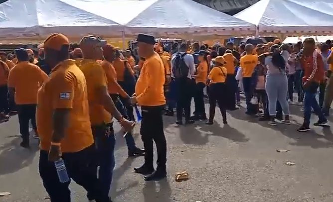 Descontento entre miembros de la Defensa Civil en la celebración del Día del Voluntario
