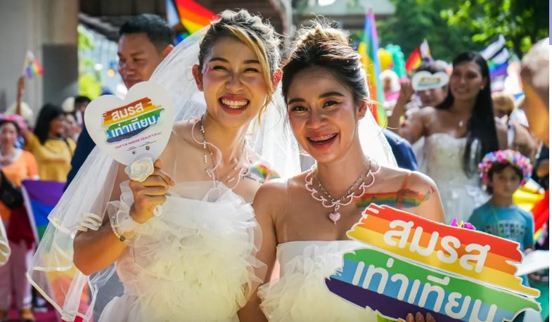 Parlamento tailandés aprueba en primera lectura legalización del matrimonio igualitario