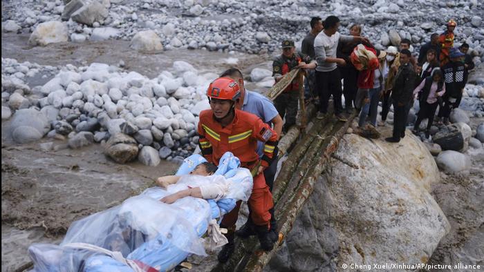 Aumenta al menos a 149 cifra de fallecidos por terremoto en China pasada una semana