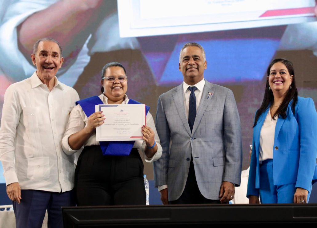 ¡Enhorabuena! 16 mil alumnos se gradúan del Programa Inglés de Inmersión