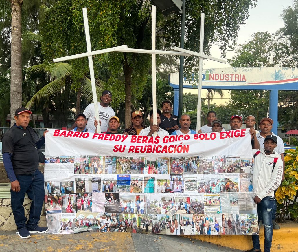 Desalojados en barrio Freddy Beras Goico de Los Alcarrizos realizan protesta pacifica