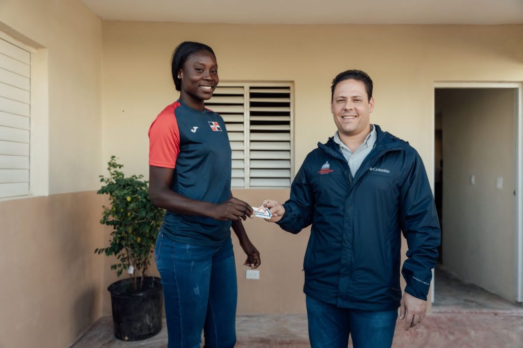 ¡Enhorabuena! MIVED entrega vivienda de atleta Marysabel Senyu