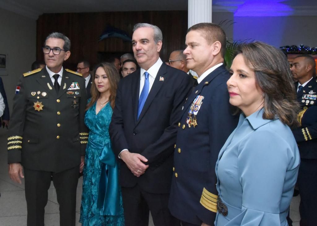 Abinader encabeza graduación de la LXXII promoción de Damas y Caballeros Guardiamarinas