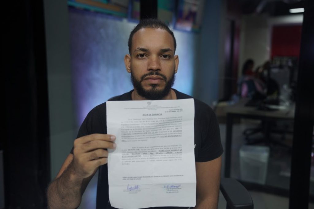 Ciudadano denuncia robo de vehículo en Los Mameyes | 3 | Ciudadano denuncia robo de vehículo en Los Mameyes - Noticias de hoy en República Dominicana | De Último Minuto