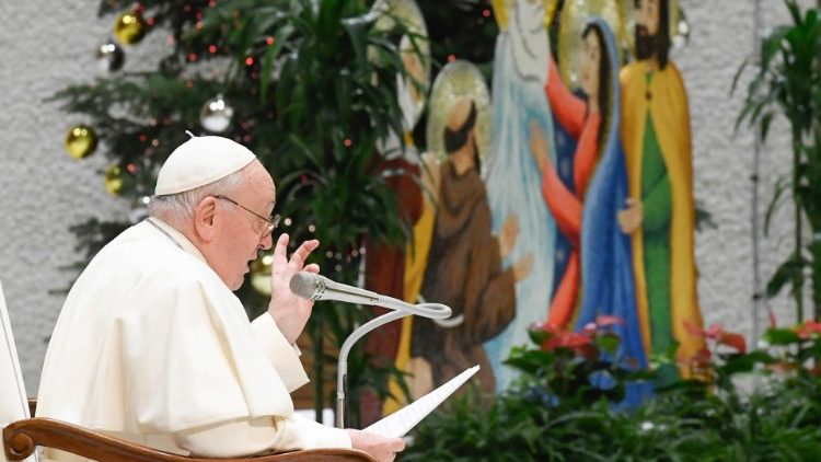 El papa critica la obsesión por la apariencia en redes sociales