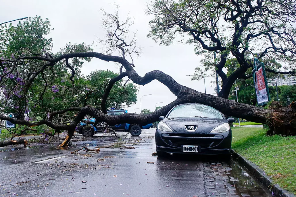 Fuertes lluvias provocan 14 muertes y severos destrozos en Argentina