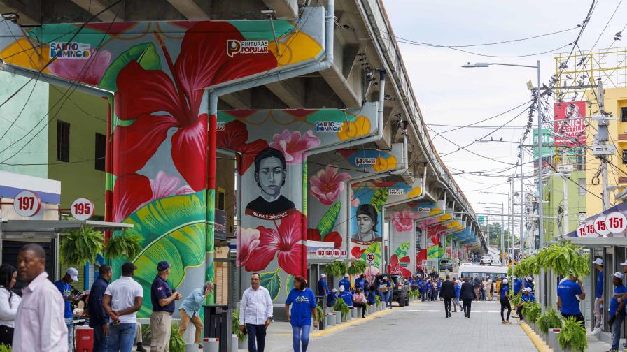 Buhoneros y visitantes valoran seguridad y limpieza en Duarte con París