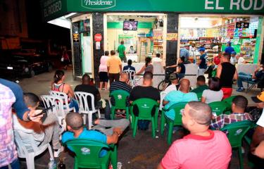 Proyecto de ley: Busca sancionar ciudadanos que consuman alcohol en calles, aceras o parques