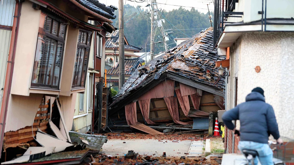 Elevan a 73 los muertos tras el terremoto en el oeste de Japón