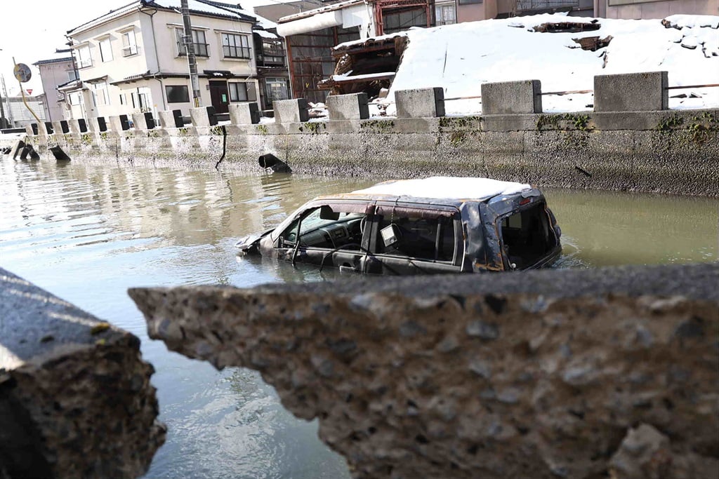 Un tsunami de tres metros alcanzó una central nuclear de Japón