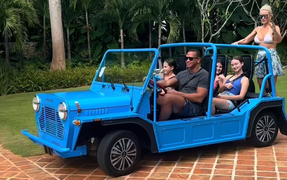 Alex Rodríguez disfruta vacaciones en RD junto a sus hijas