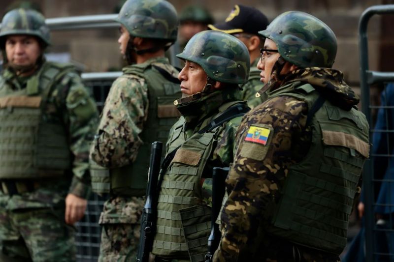 Acciones de Fuerzas Armadas de Ecuador: 5 terroristas abatidos y más de 300 detenidos