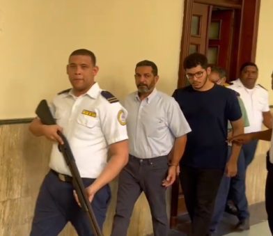Víctimas vociferan “¡Ladrón!” a Emmanuel Rivera Ledesma tras audiencia de Operación Nido