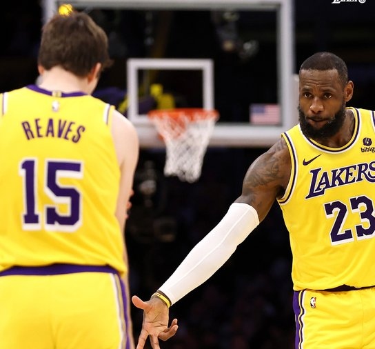 Los Ángeles Lakers dieron una prueba de fuerza contra los Dallas Mavericks