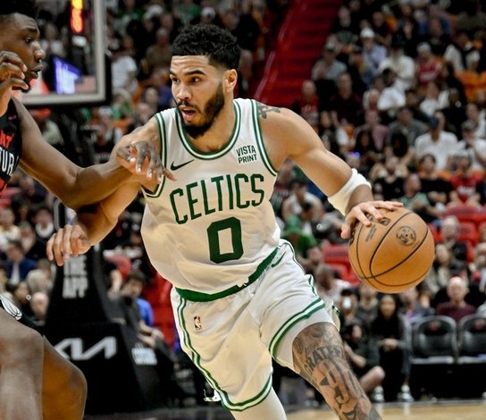 Los Celtics destrozan a los Heat y los Knicks anulan a los Nuggets