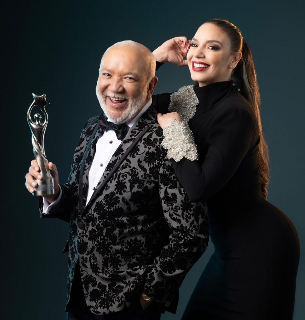 Jochy Santos y Hony Estrella presentadores Premios Soberano 2024