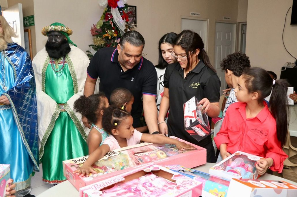 Luis Alberto entregando Reyes en SDE