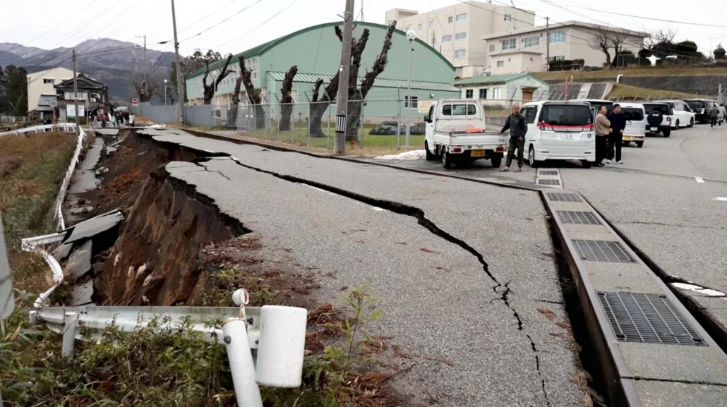 Japón reporta al menos 48 muertos debido al terremoto en su costa occidental