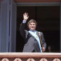 Milei deja atrás sus polémicas con el papa y le invita a visitar Argentina - Noticias de hoy en República Dominicana | De Último Minuto