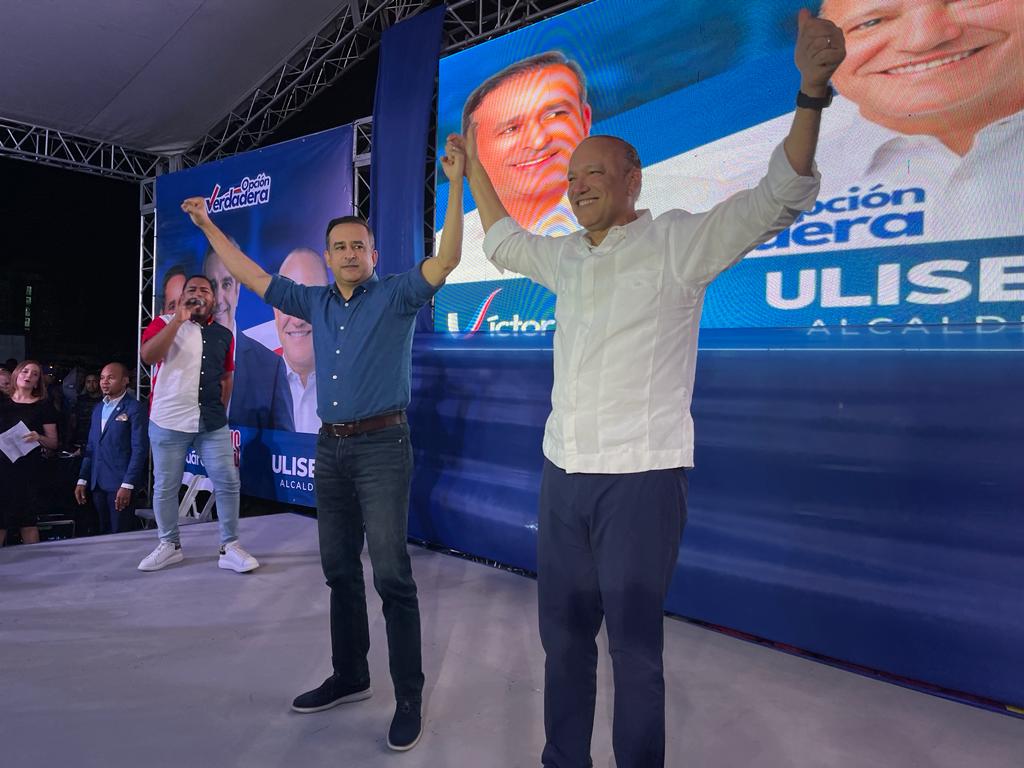 Víctor Suárez respalda a Ulises Rodríguez como candidato a la alcaldía por Santiago